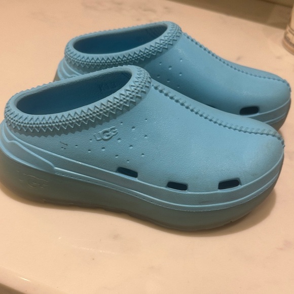 UGG Kids Sky Blue Slip-On Clogs - Picture 1 of 3